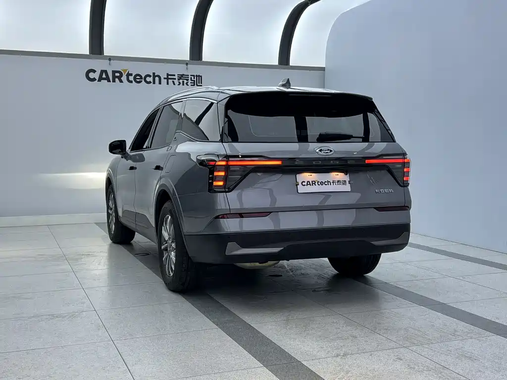 Ford Edge 2023 L 2.0T EcoBoost мест Luxury