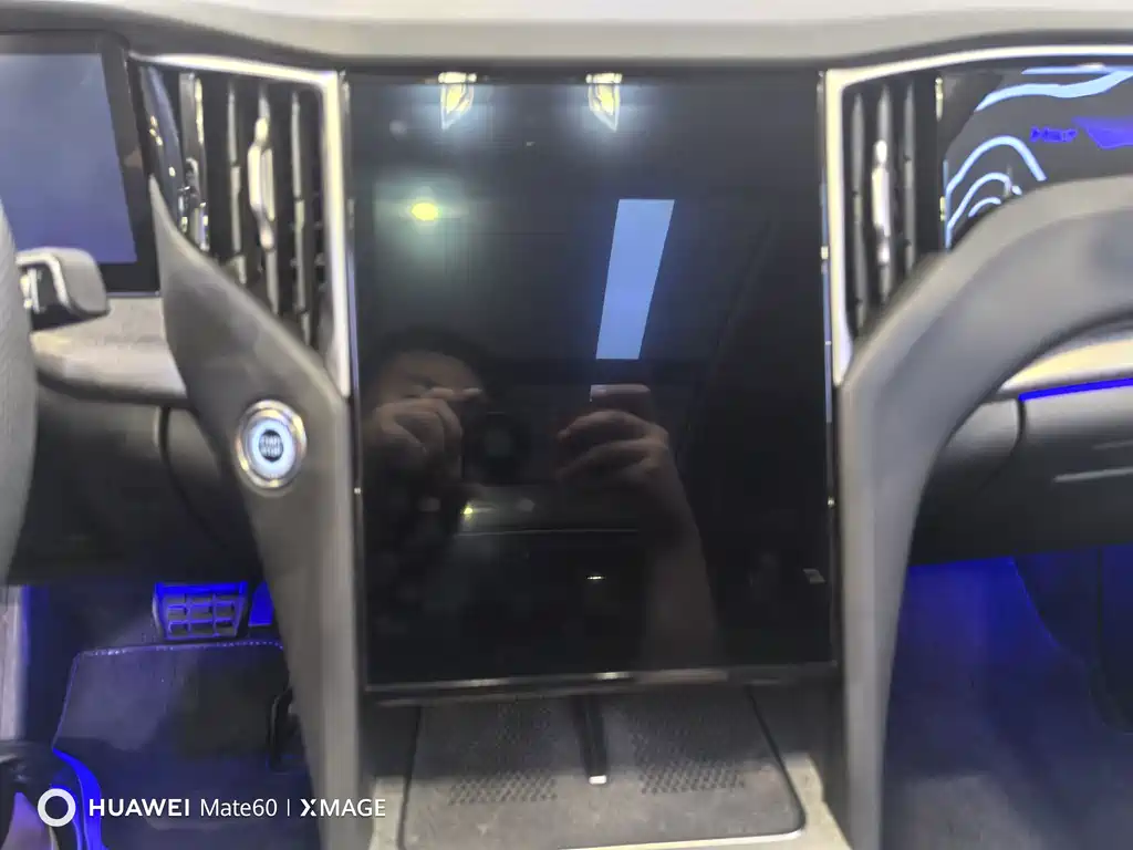 Hongqi Hongqi HS7 PHEV — миниатюра 17