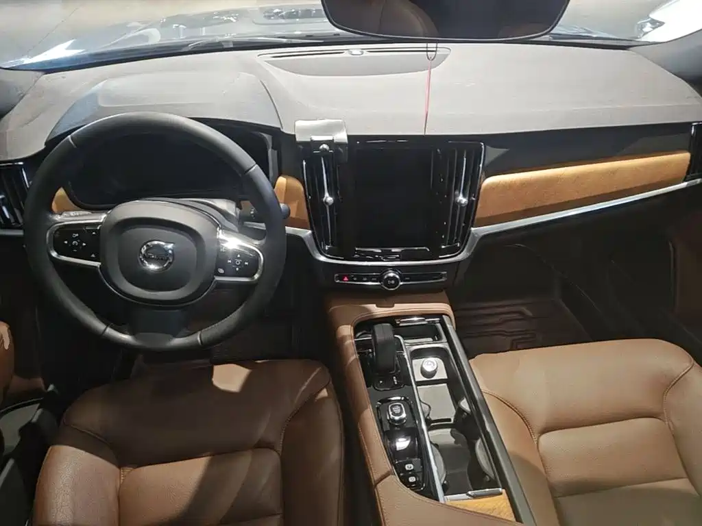 Volvo S90 — миниатюра 10