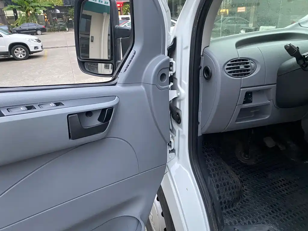 MAXUS V80 — миниатюра 9