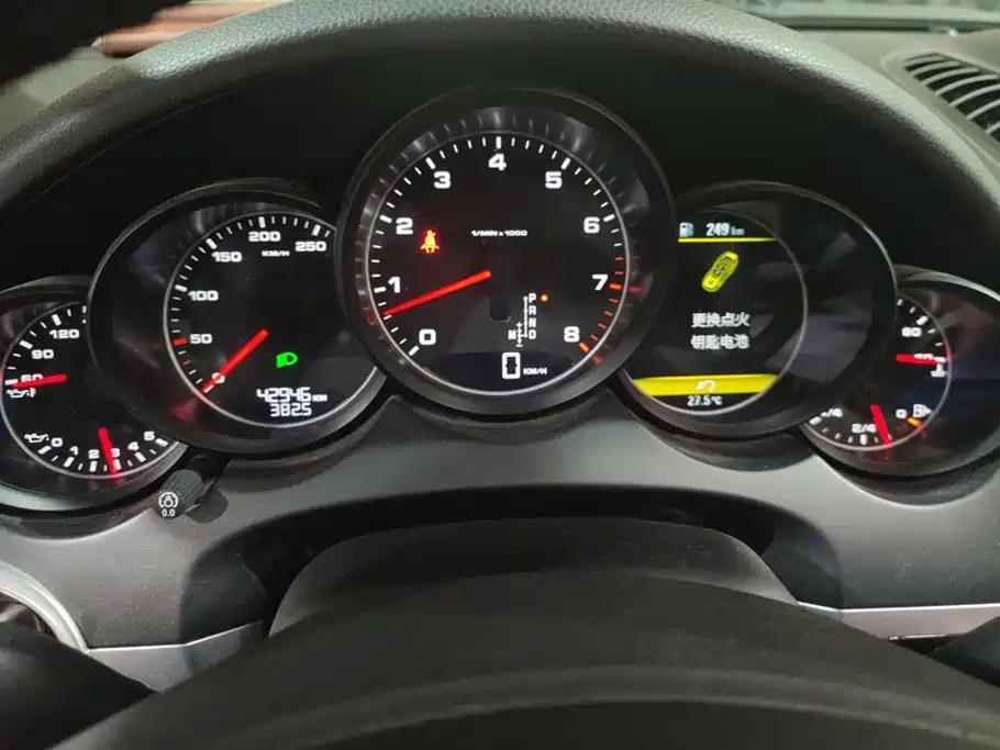 Porsche Cayenne — миниатюра 14
