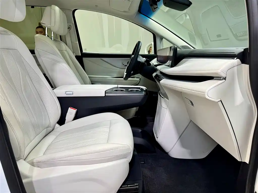 BUICK GL8 NEW ENERGY