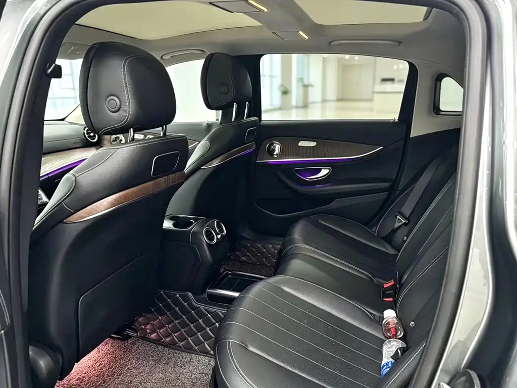 Mercedes-Benz E-Class — миниатюра 8
