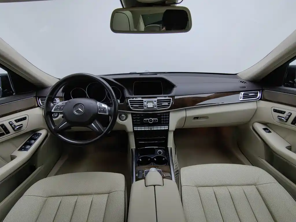 Mercedes-Benz E-Class — миниатюра 5