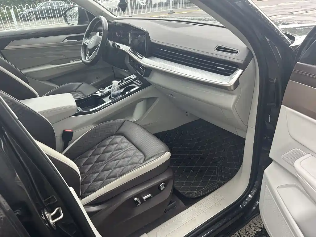 Volkswagen Tavendor 2023 380TSI R-Line