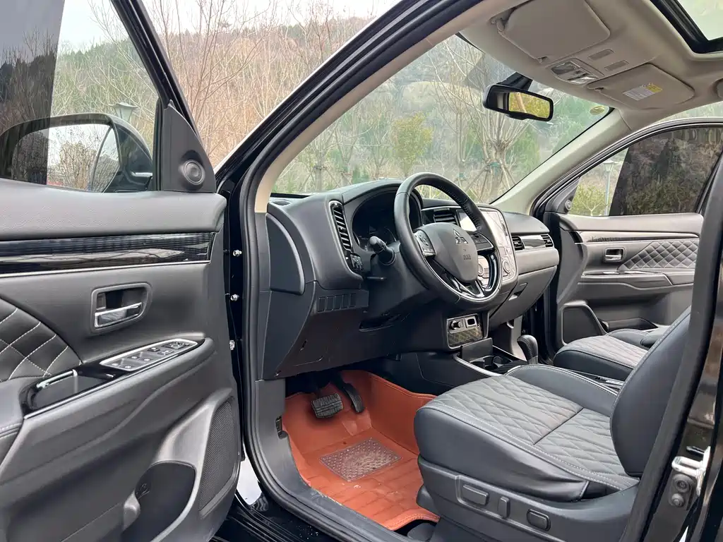 MITSUBISHI OUTLANDER