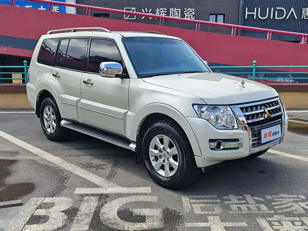 Mitsubishi Pajero (Import) — миниатюра 3