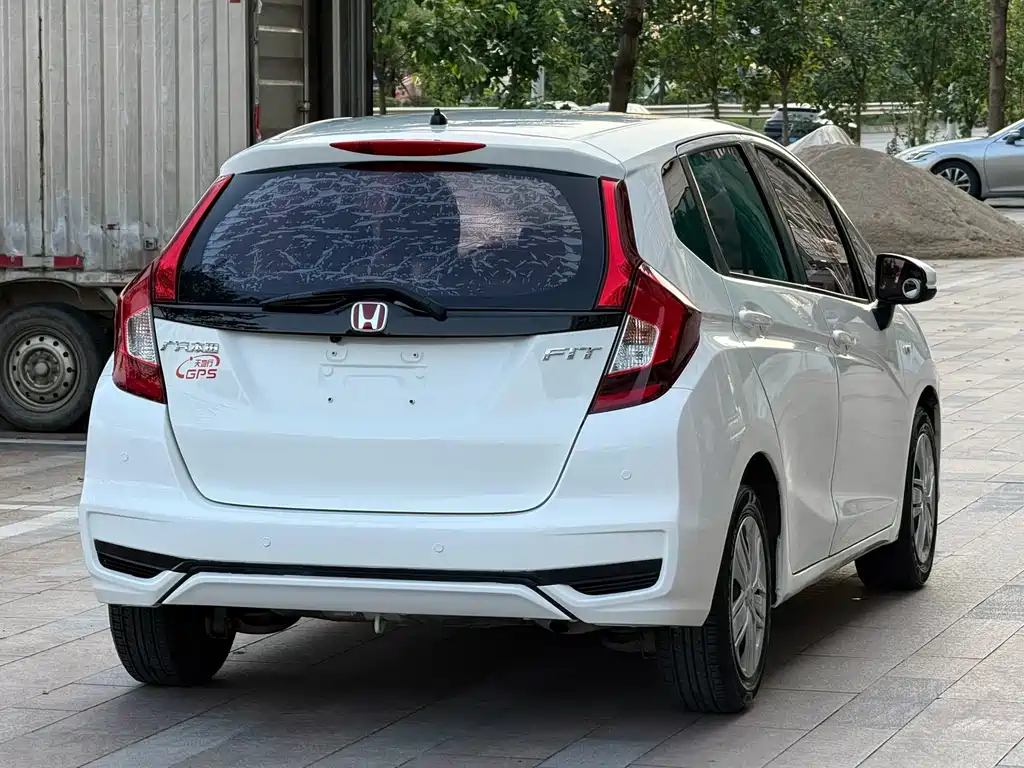 Honda Fit — миниатюра 9