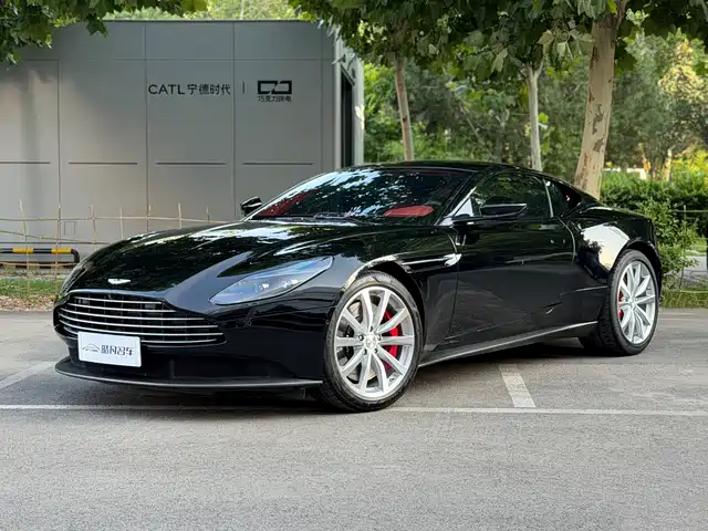 Aston Martin DB — фото 1