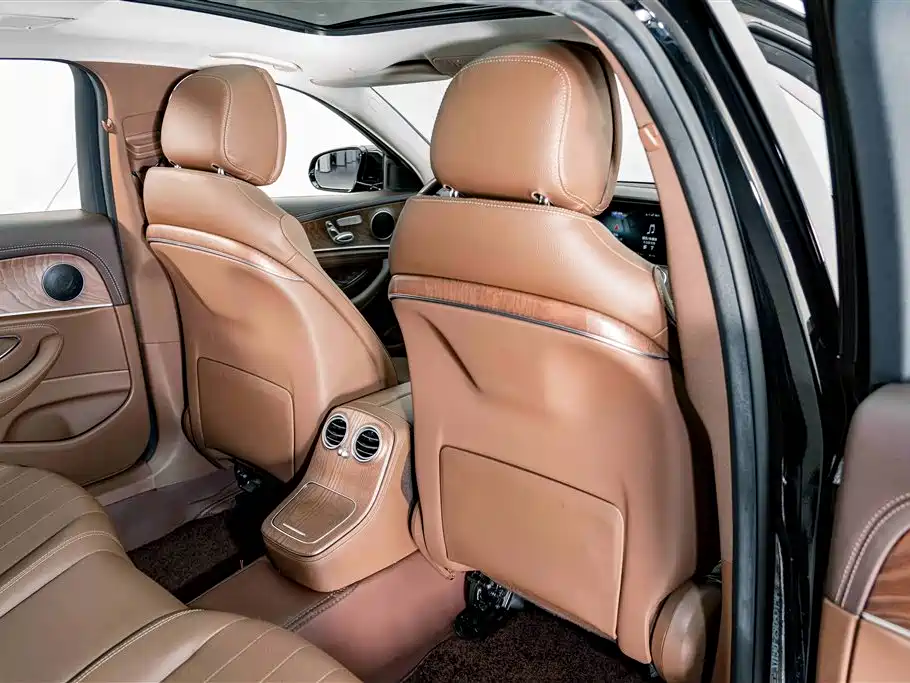 Mercedes-Benz E-Class 2022 — фото 19