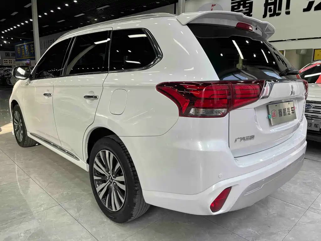 MITSUBISHI OUTLANDER
