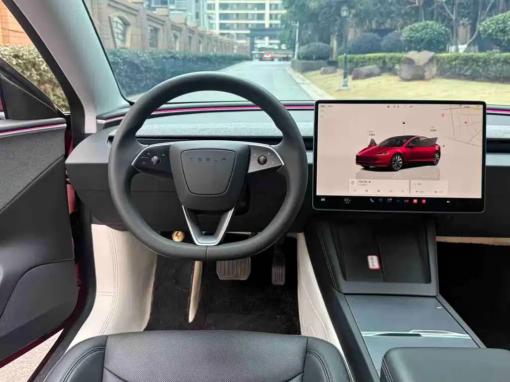 TESLA MODEL 3