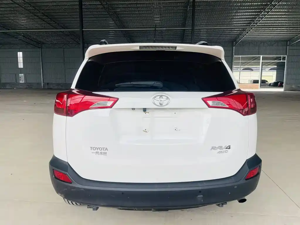 Toyota RAV4 — миниатюра 5