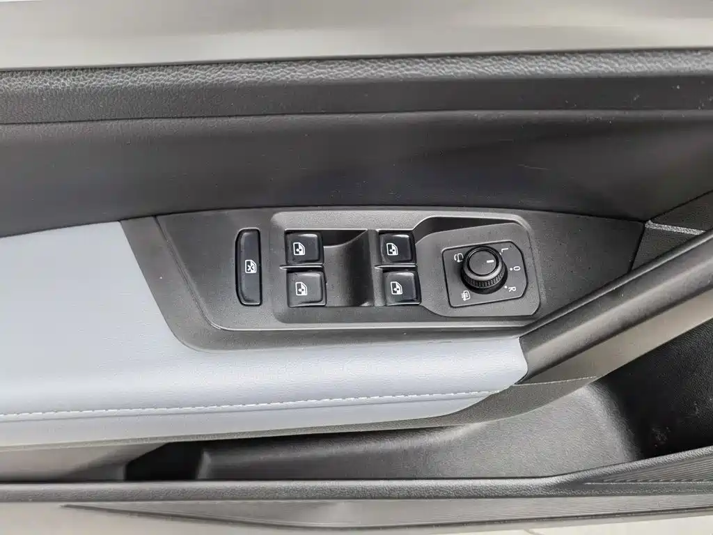 Volkswagen Lavida — миниатюра 9