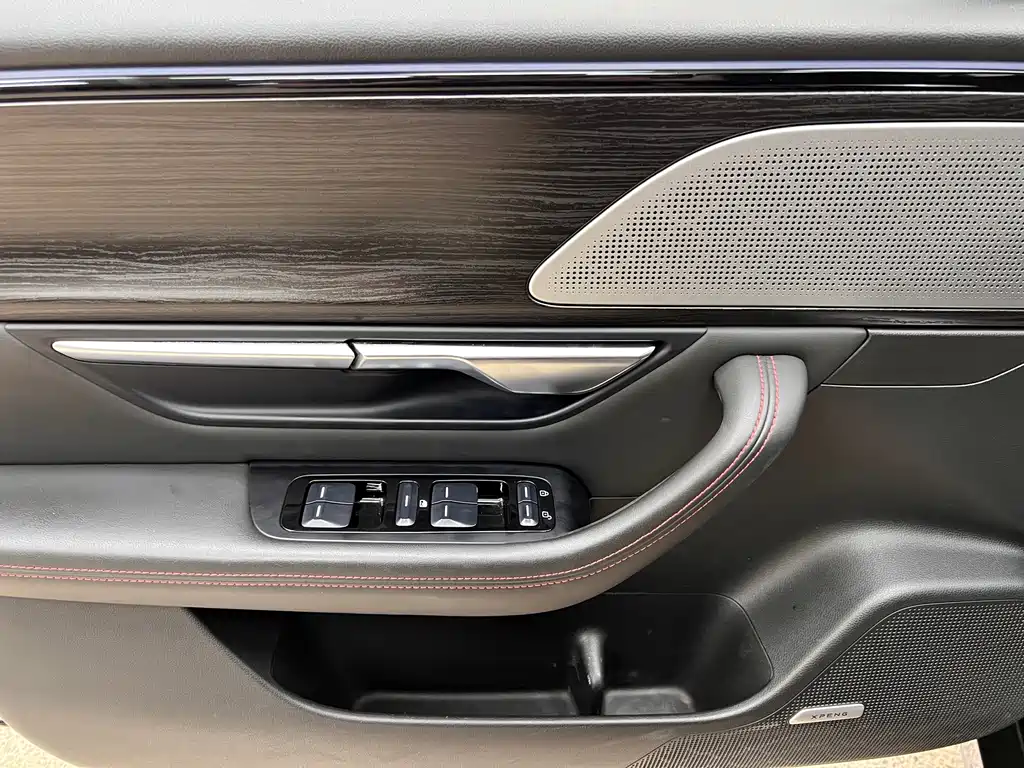 XPeng P7 — миниатюра 15