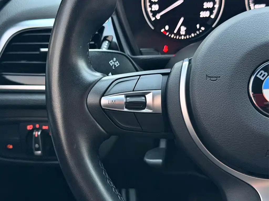 BMW 1 Series 2021 — фото 16