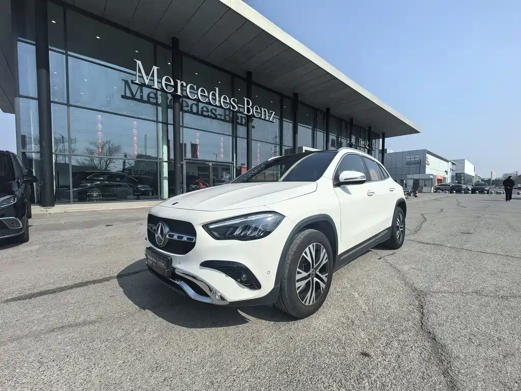 MERCEDES-BENZ GLA