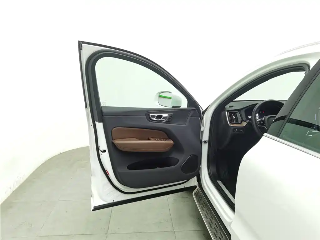 Volvo XC60 2022 B5 Luxury