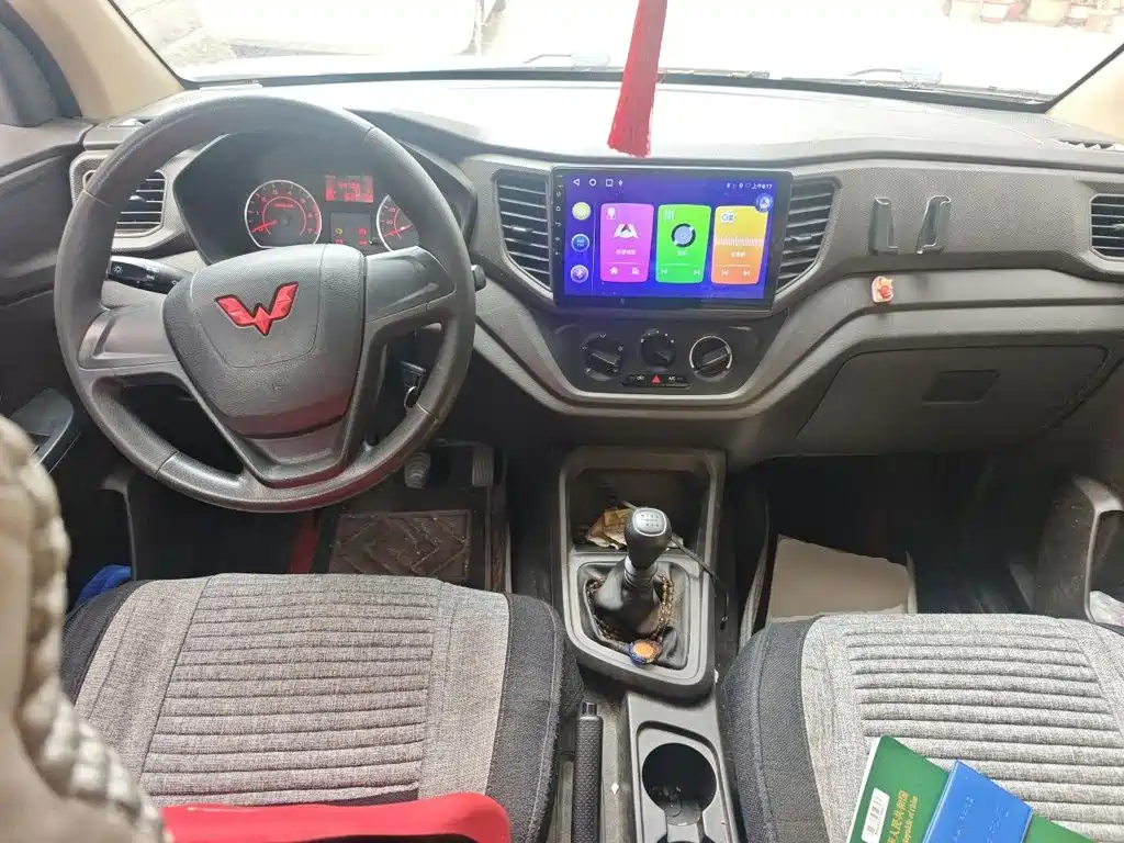Wuling Hongguang V — миниатюра 5