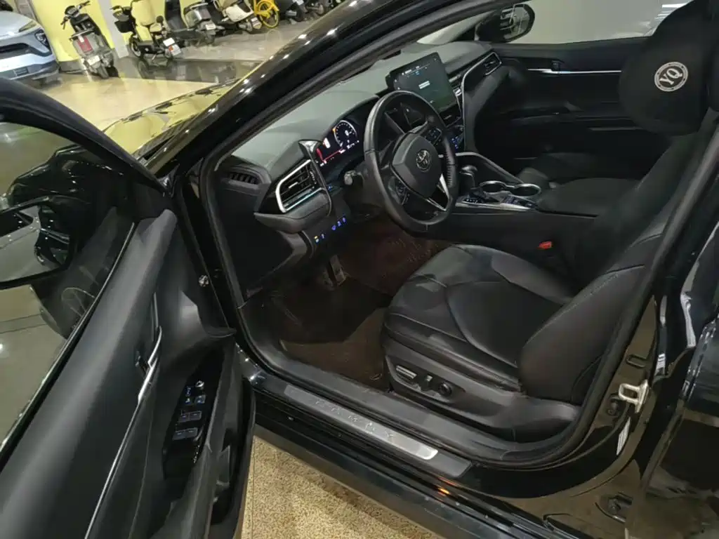 Toyota Camry — миниатюра 12