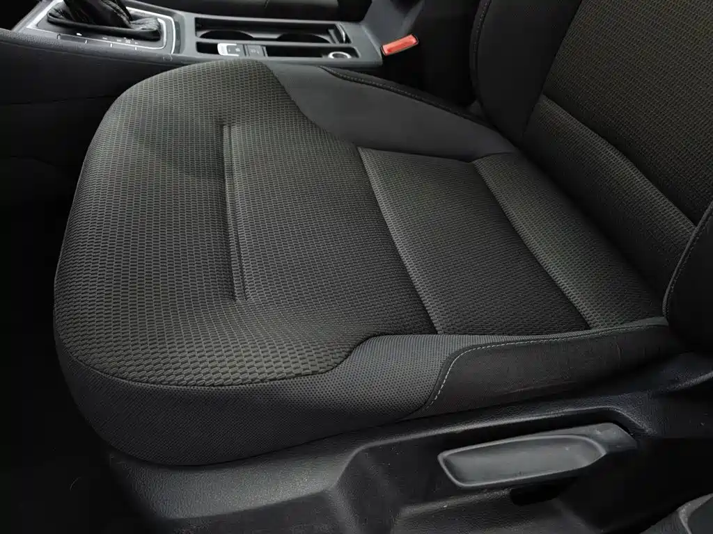 Volkswagen Golf — миниатюра 20