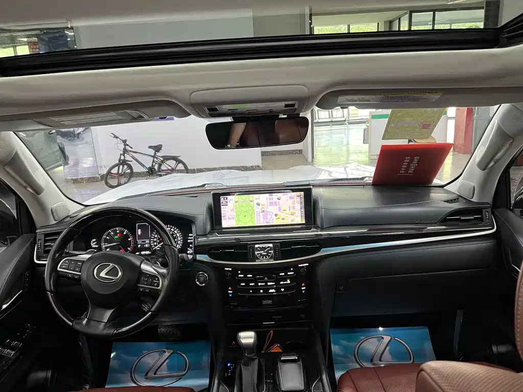 Lexus LX 2018 570