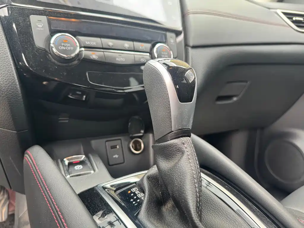 Nissan Qashqai — миниатюра 9