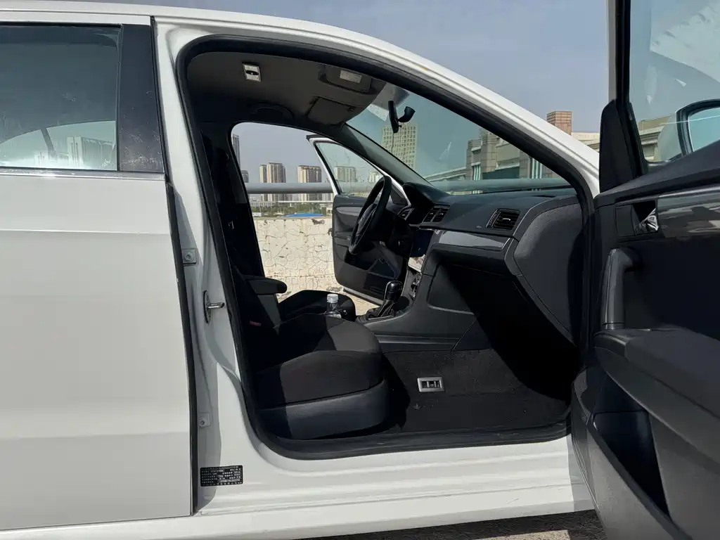 Volkswagen Lavida — миниатюра 10