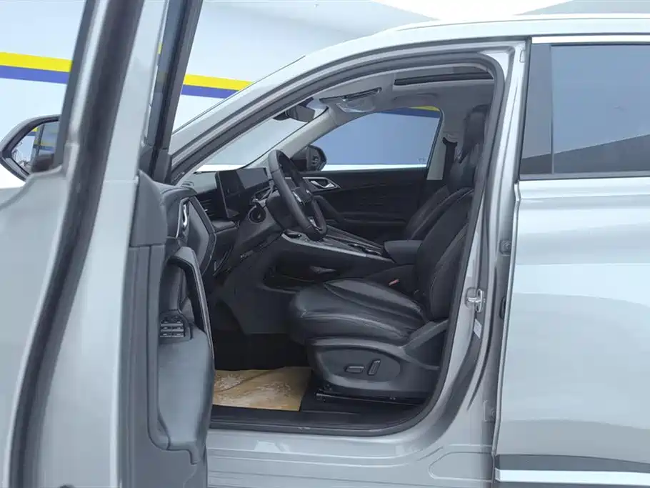 ROEWE RX5 NEW ENERGY