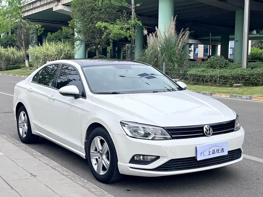 Volkswagen Lamando 2015 230TSI MT