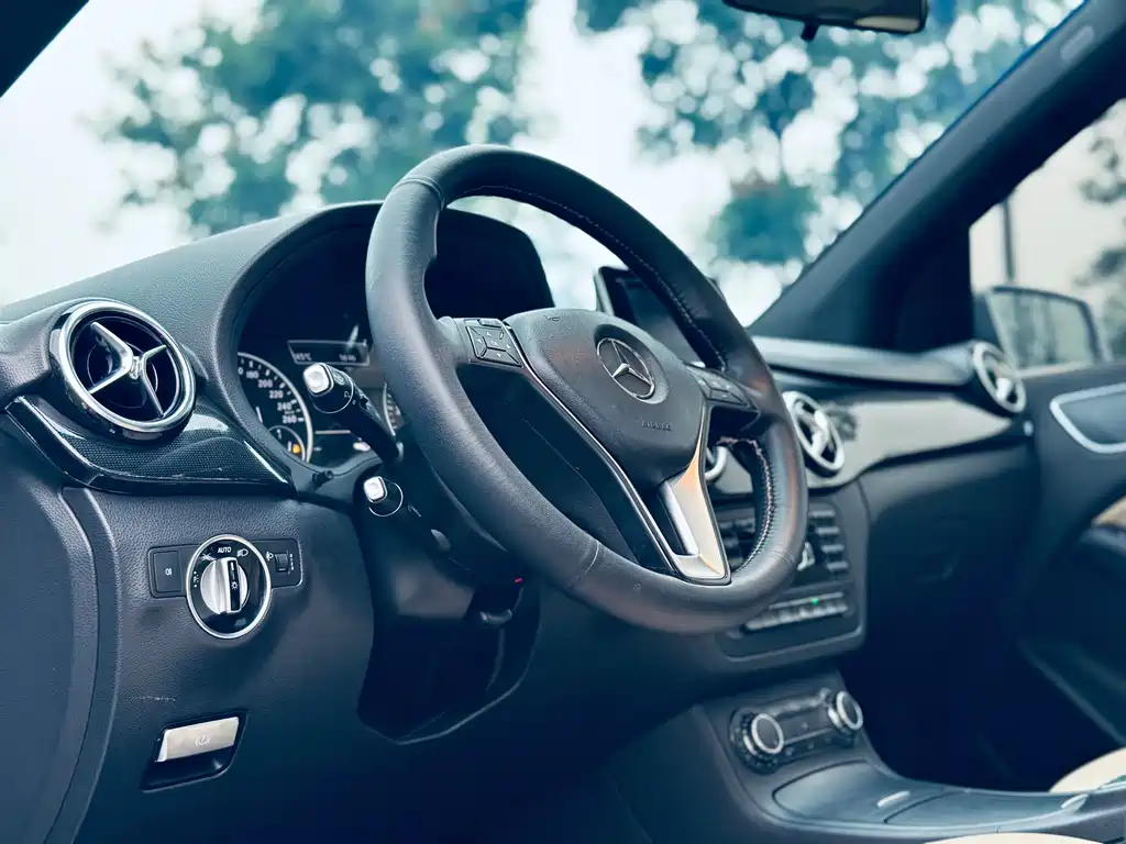 Mercedes-Benz B-Class — миниатюра 12