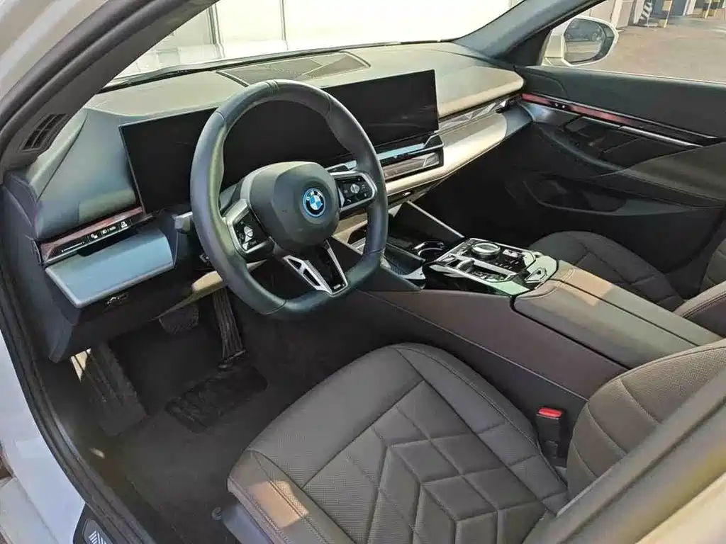 BMW i5 — миниатюра 10