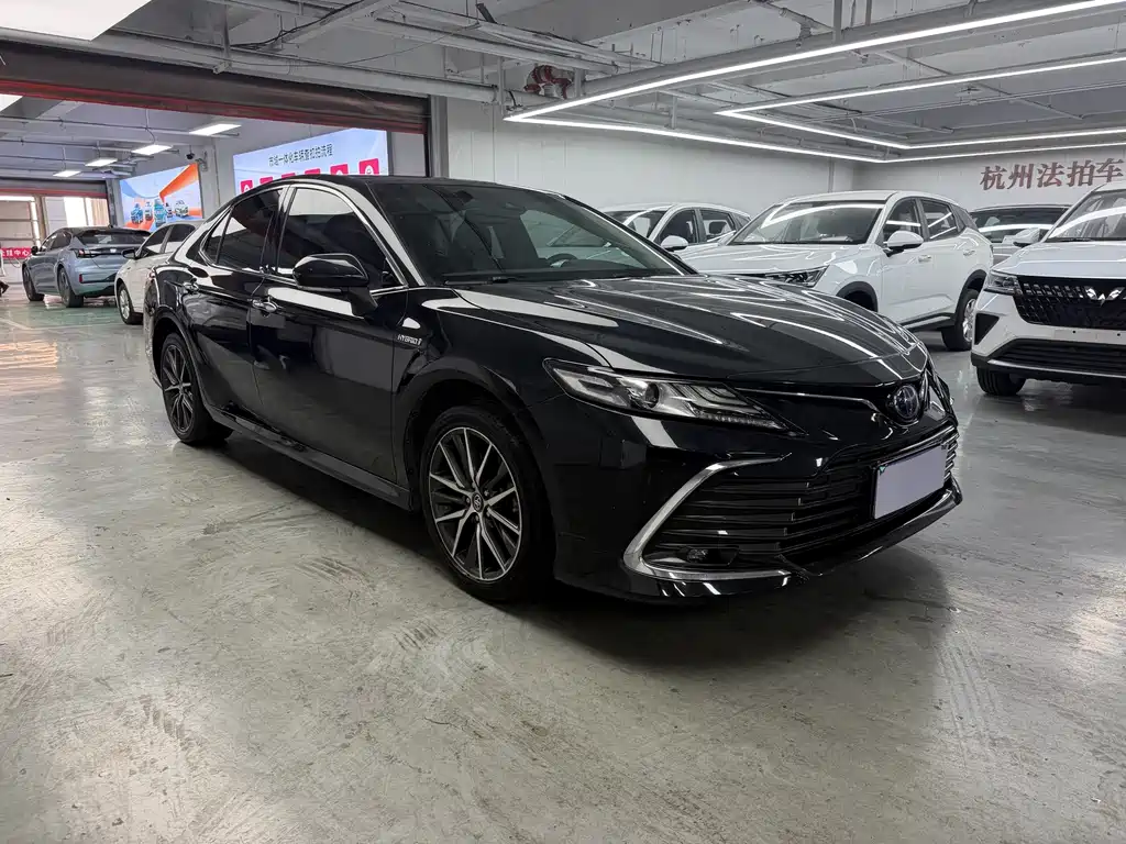 Toyota Camry — миниатюра 3
