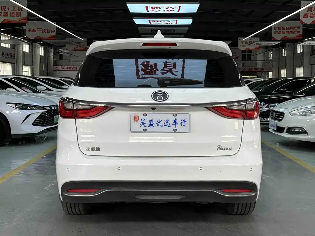 BYD MAX — миниатюра 6
