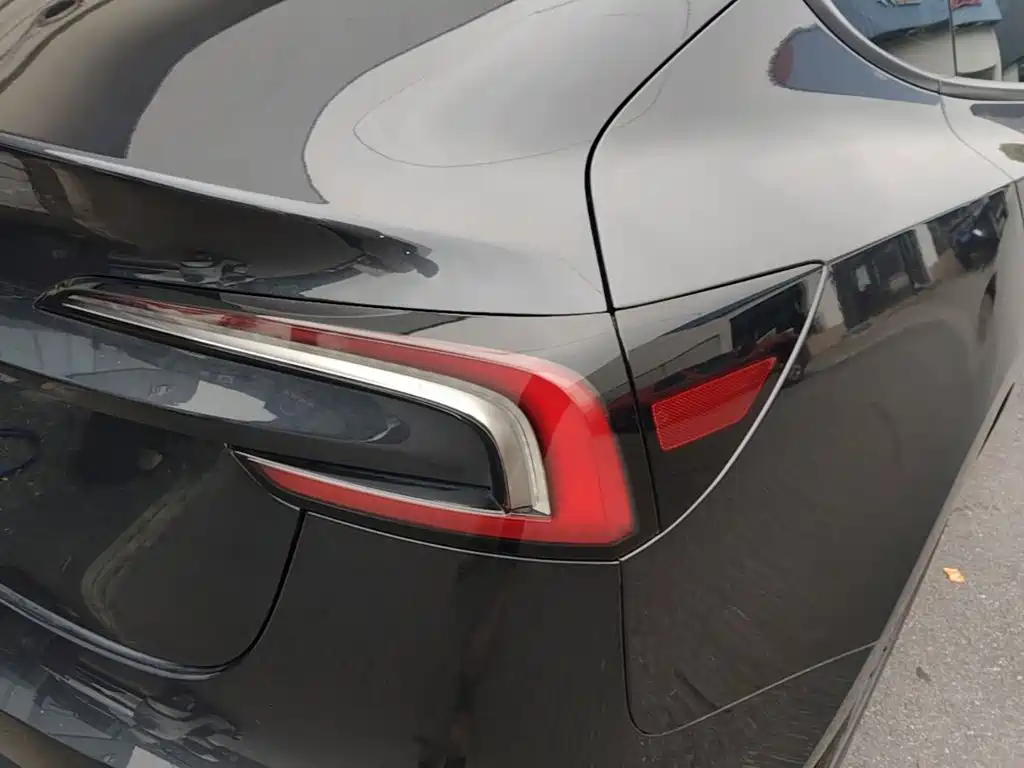 Tesla Model 3 — миниатюра 8