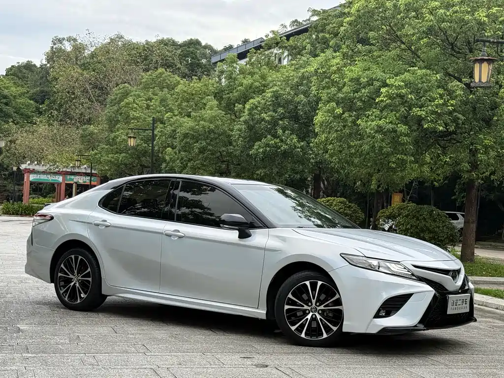 TOYOTA CAMRY