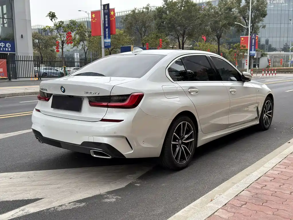 BMW 3 SERIES