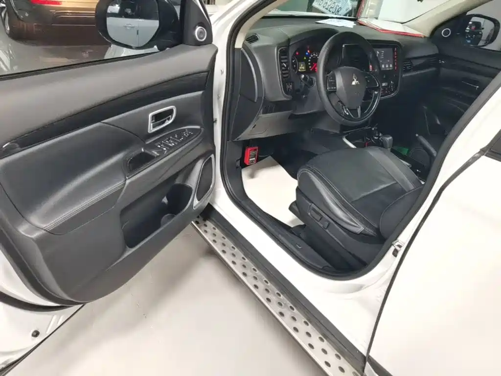 Mitsubishi Outlander — миниатюра 16