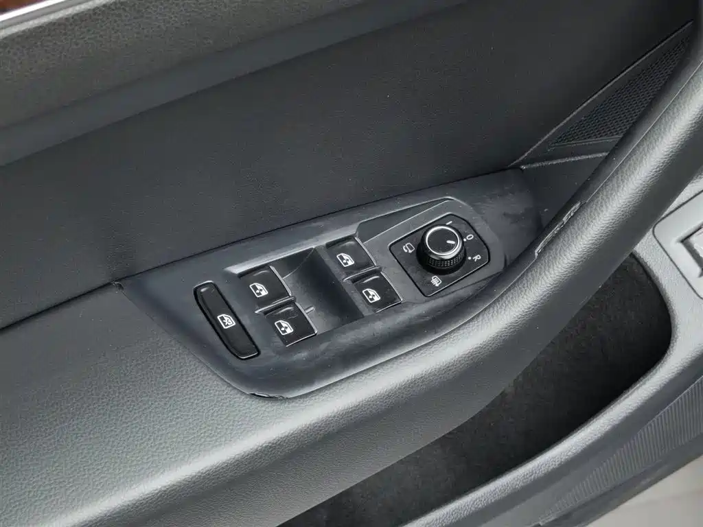 Volkswagen Magotan 2019 330TSI DSG Lead V