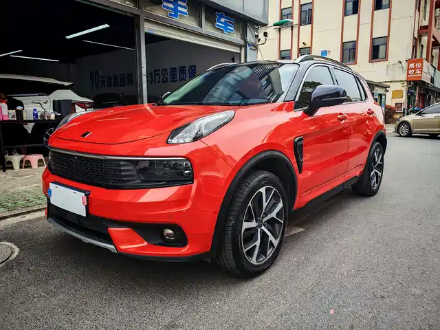 2019 Lynk & Co 01