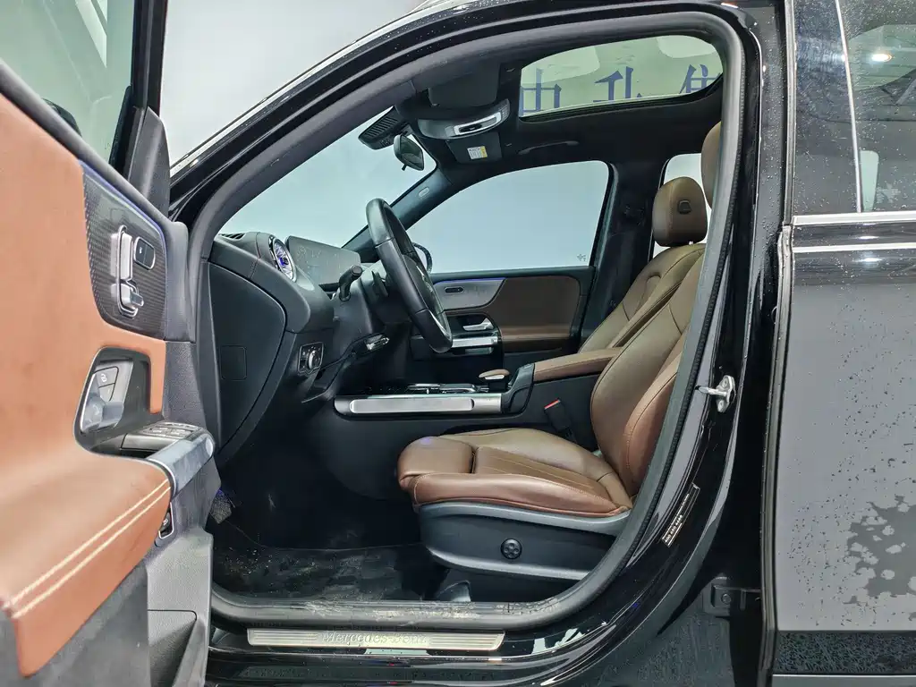 Mercedes-Benz GLB — миниатюра 11