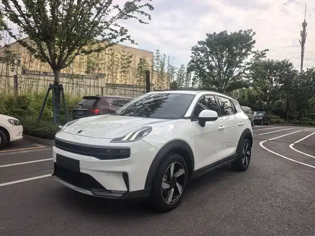 2021 Lynk & Co 06
