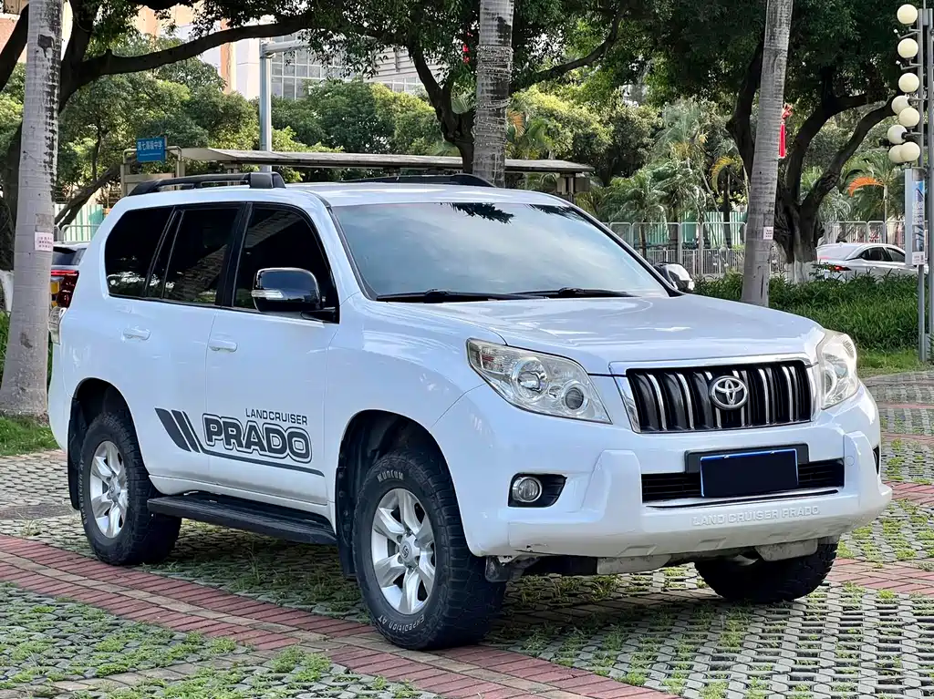 Toyota Land Cruiser Prado 2010 2.7L AT Luxury