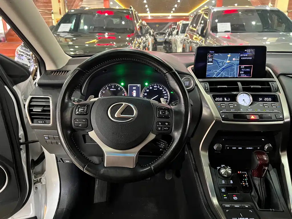 Lexus NX 2017 300