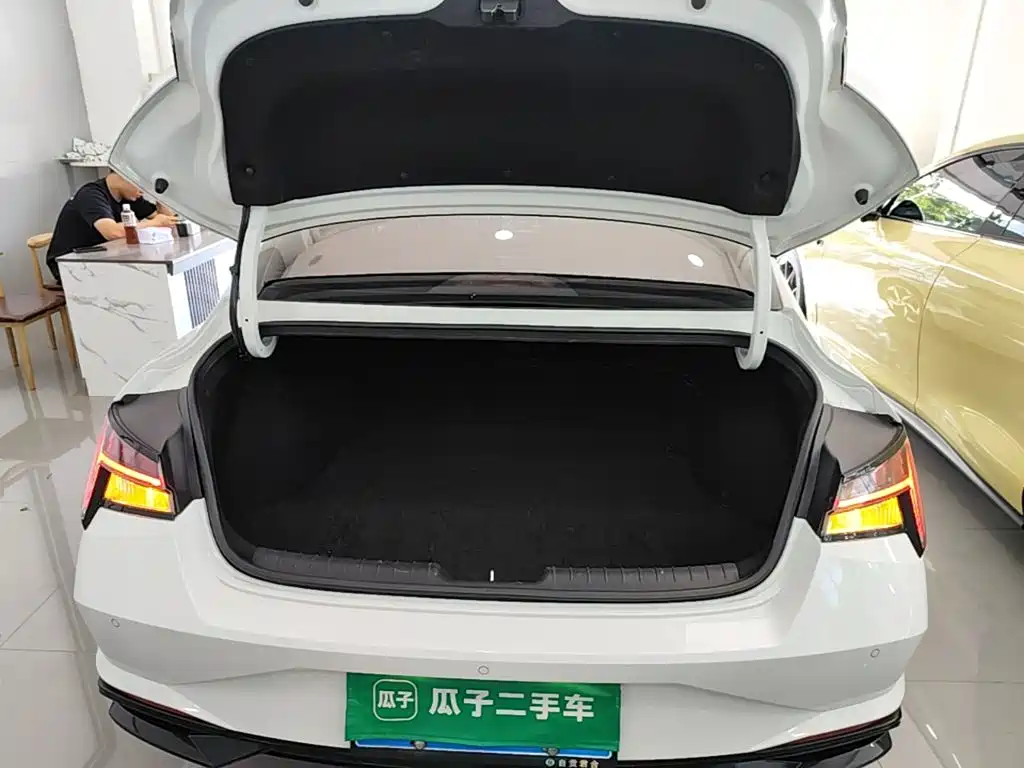 Hyundai Elantra — миниатюра 19