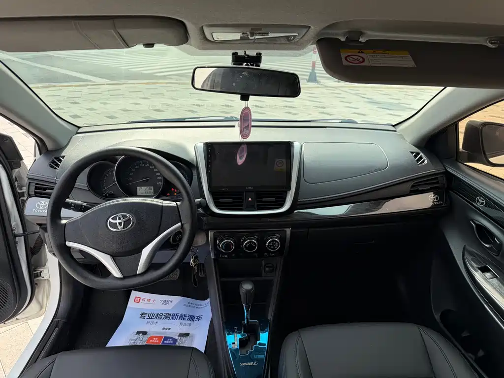 Toyota Yaris L — миниатюра 5