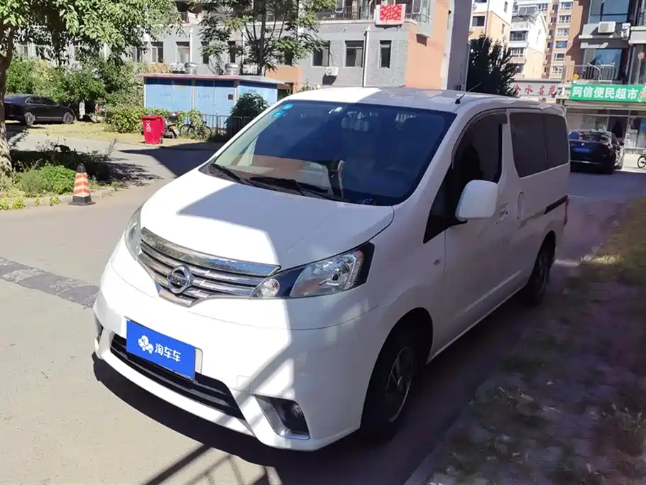 NISSAN NV200