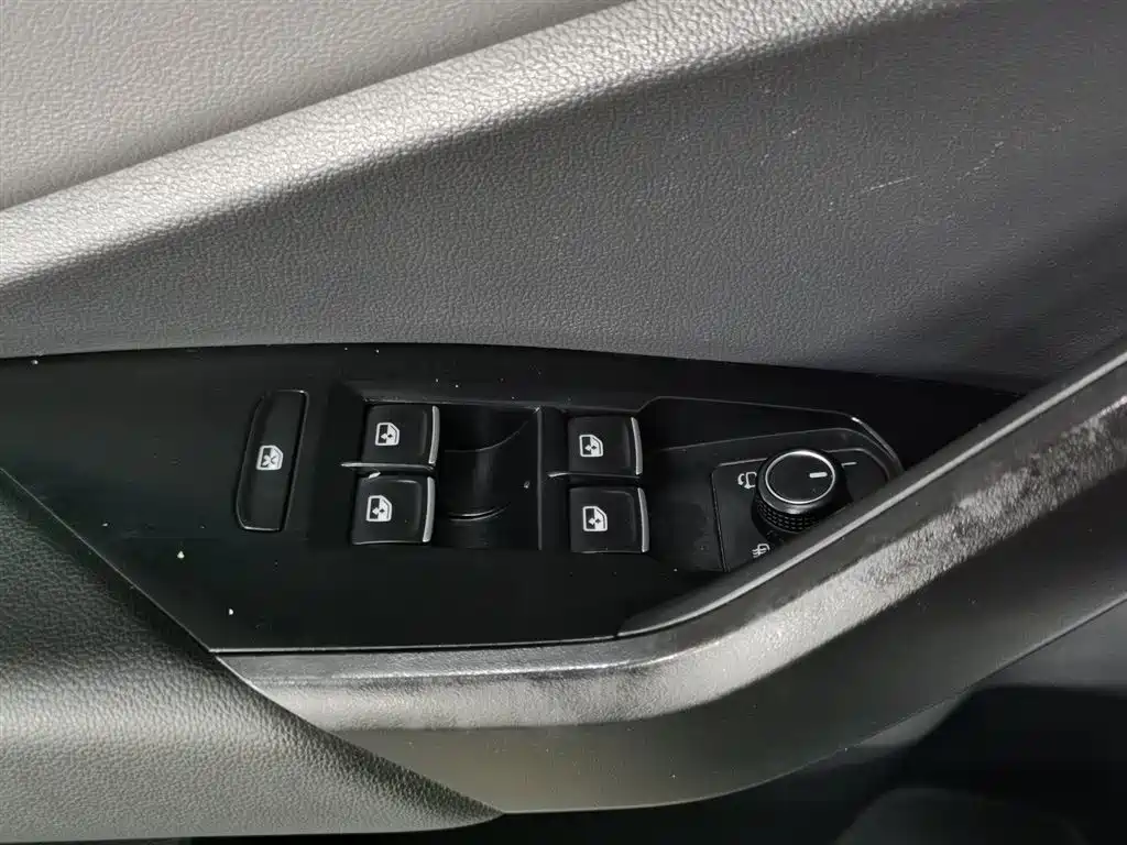 Volkswagen Sagitar 2021 200TSI DSG