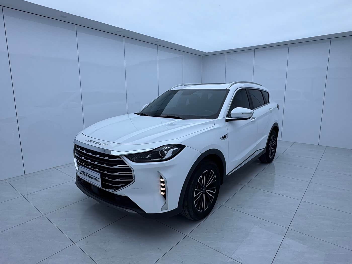 Jetour Jetour X70 PLUS 1.5 л 2022 г. Белый, пробег 34000 км