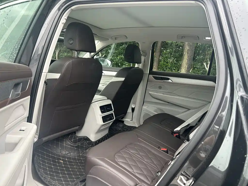 Volkswagen Tavendor 2023 380TSI R-Line